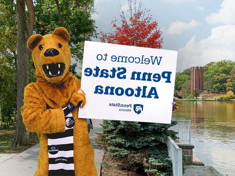 The Nittany Lion mascot holding up a sign reading Welcome to <a href='http://26jqn.hataselektrik.com'>十大网投平台信誉排行榜</a>阿尔图纳分校
